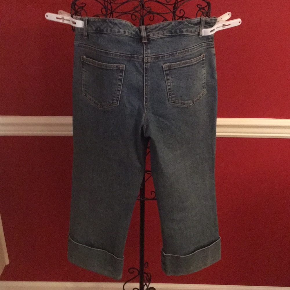 INC. Capri jeans with cuffed bottom.